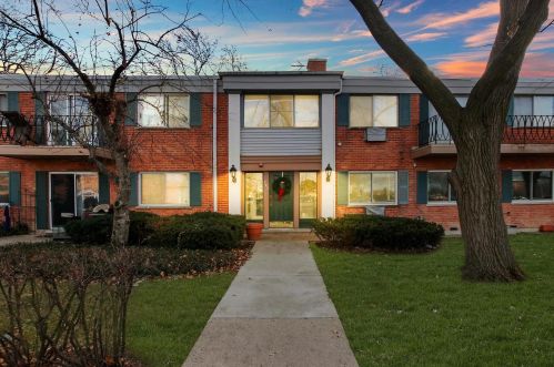 707 Falcon Dr, Arlington Hts, IL 60005-4331