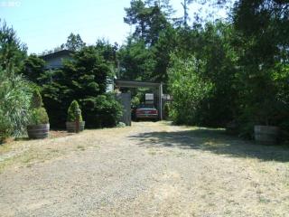 156 Outer Dr, Florence OR  97439-9789 exterior