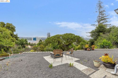 2427 Stanton Hill Rd, Hayward, CA 94546-5208