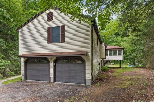 39 Edgewood Dr, Colchester, CT 06415-1437
