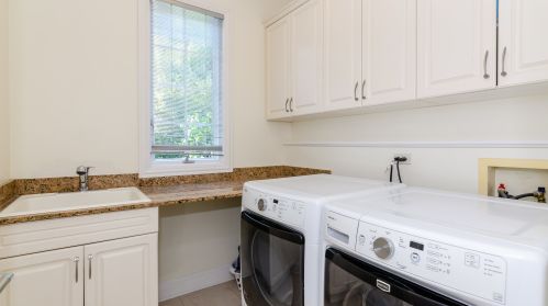 6919 Fieldstone Dr, Willowbrook IL  60527-5295 exterior