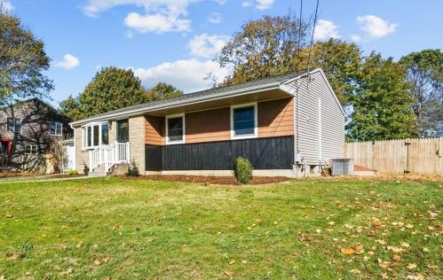 109 Vineyard Rd, Warwick, RI 02889-4318