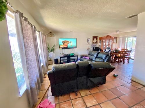 7945 Remington Dr, Riverside, CA 92503-3046