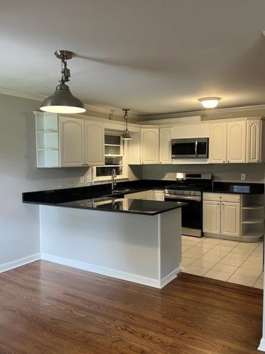 1272 Fairhill Ln, Atlanta, GA 30319-3819