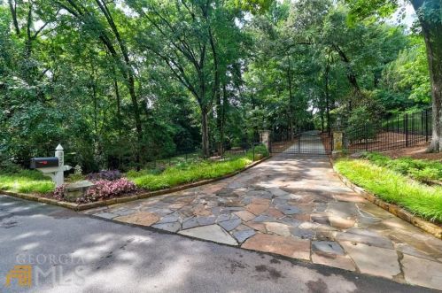 327 Nelson St, Marietta, GA 30064-1409