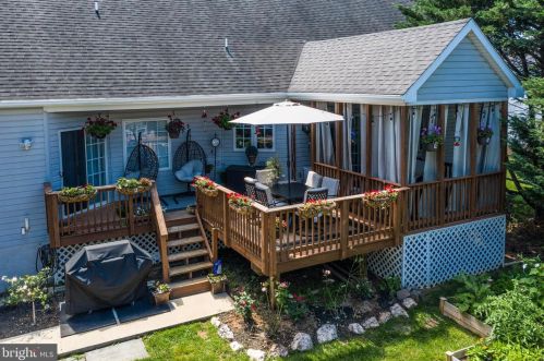 384 Turnberry Dr, Charles Town WV  25414-3930 exterior