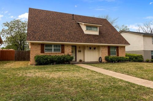 8449 Freeport Dr, Dallas, TX 75228-4935