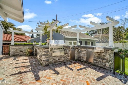 1428 Andenes Dr, Glendale CA  91208-1911 exterior