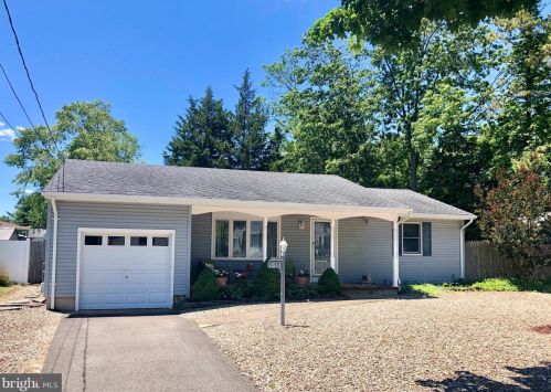 1613 Pershing Ave, Lacey, NJ 08731-3353