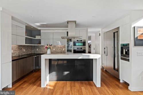 46 Leavitt Ln, Princeton NJ  08540-3921 exterior