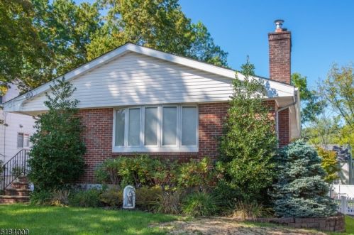 29 Westminster Ter, Town Center, NJ 07052-2735