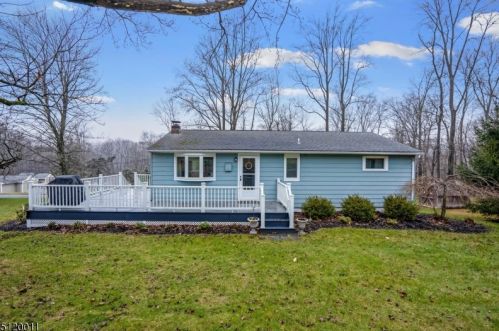 9 Boulder Field Rd, Califon, NJ 07830-4152