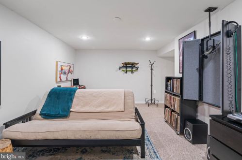 6431 Franconia Ct, Springfield VA  22150-1204 exterior