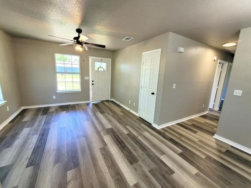 200 Locust, Angleton TX 77515-4339 exterior