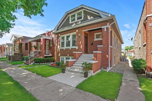 2626 Cuyler Ave, Forest View, IL 60402-2710