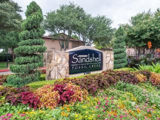 5701 Sandshell Dr, Fort Worth TX  76137-2909 exterior