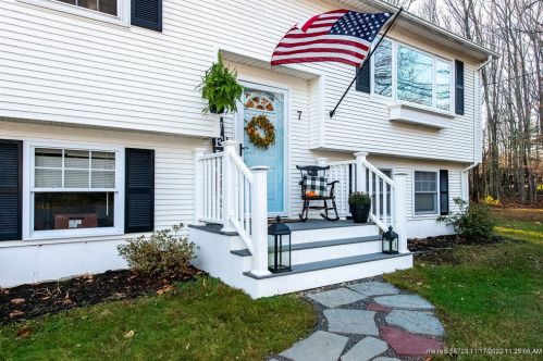 7 Remicks Ln, Kittery, ME 03904-5611