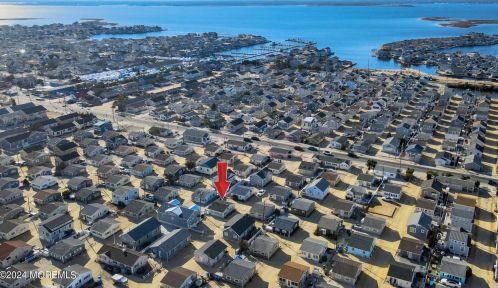 31 Crane Way, Lavallette NJ 08735-1306 exterior