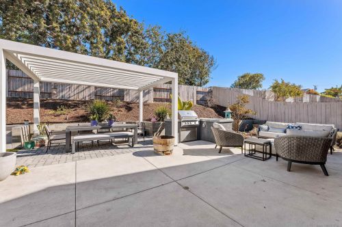 1731 Freda Ln, Cardiff By The Sea CA  92007-1108 exterior