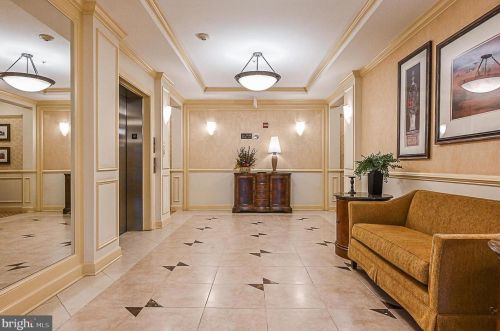 15231 Royal Crest Dr, Haymarket, VA 20169-6225