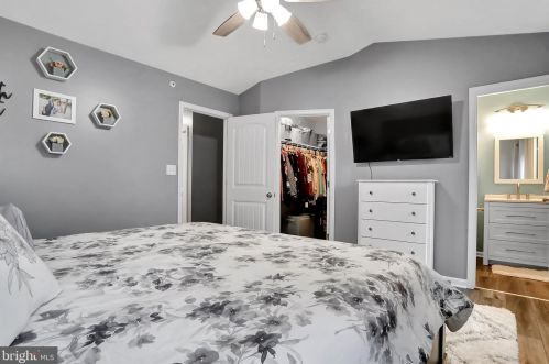 77 Overlook Dr, Hanover PA 17331-9136 exterior