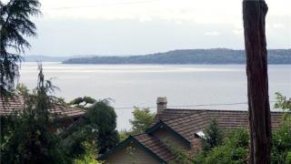 2412 172nd St, Seattle, WA 98166-3256