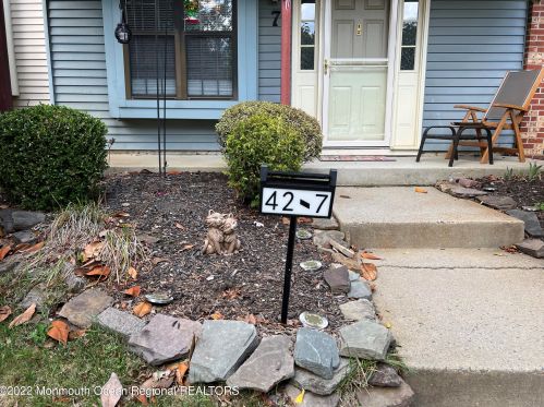 42 Lindsay Ct, East Freehold, NJ 07728-3953