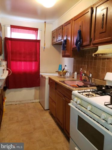 6439 Guyer Ave, Philadelphia, PA 19142-3024