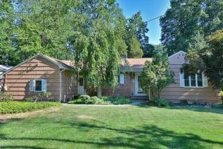 23 Woodland Ct, Kinnelon, NJ 07405-2919
