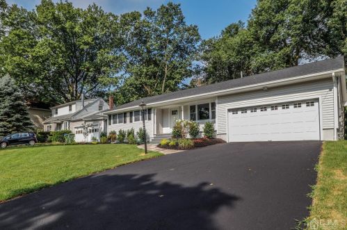 16 Monmouth Ave, Edison, NJ 08820-3546