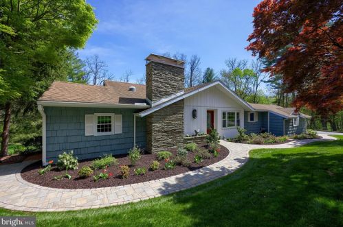 2033 Crescent Rd, York PA  17403-4760 exterior