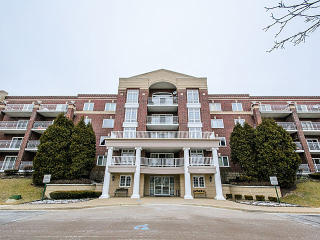 7091 Touhy Ave, Niles IL 60714-4370 exterior