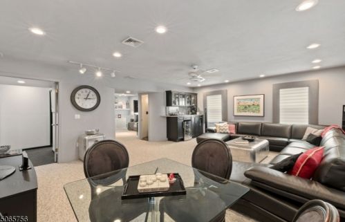 19 Trowbridge Dr, Dover NJ  07869-4519 exterior