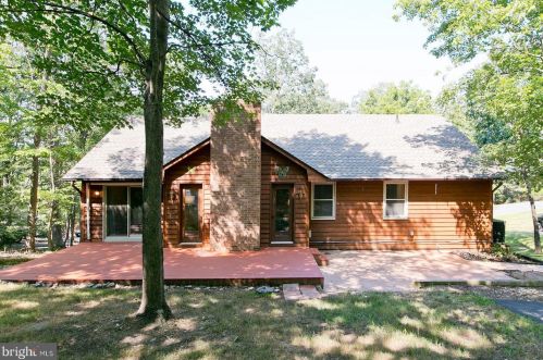 317 Overlook Dr, Cross Junction, VA 22625-2453