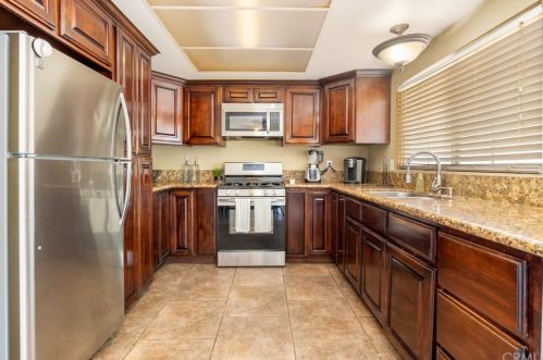 6878 Phoenix Ave, Riverside CA  92504-2020 exterior