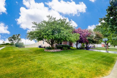 713 Young Dr, Mokena, IL 60451-3331