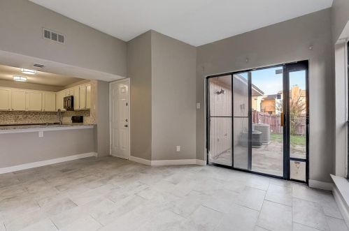 1613 San Francisco St, Carrollton TX 75007-5050 exterior