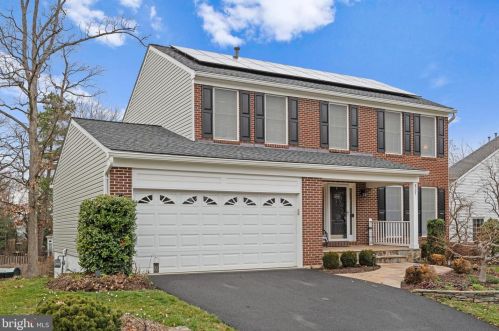 827 Spring Knoll Dr, Herndon VA  20170-3920 exterior