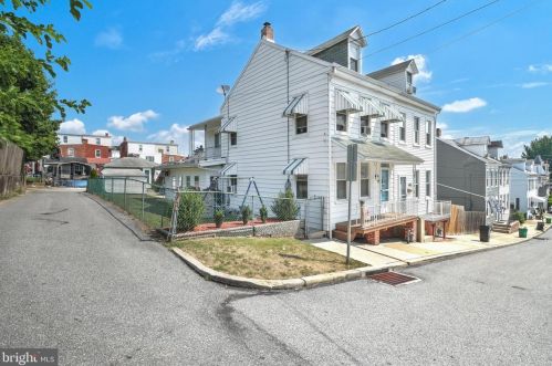 39 8th Ave, York, PA 17404-2108