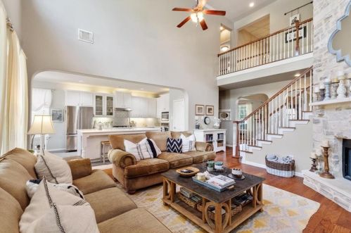 13004 Bloomfield Hills Ln, Austin TX  78732-2067 exterior