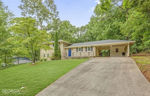 6896 Lockridge Dr, Atlanta GA  30360-1515 exterior