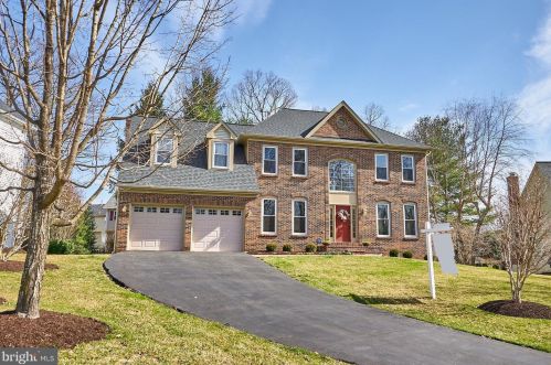 718 Huntsman Pl, Herndon, VA 20170-3160