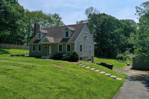 38 London Rd, Hebron, CT 06248-1027