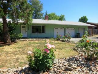 3122 Chateau Ave, Roseburg, OR 97471-2409