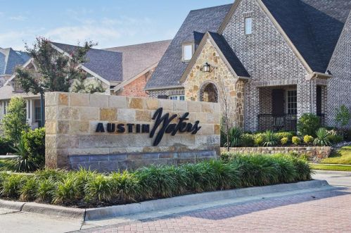 2225 Longwood Dr, Carrollton TX 75010-4911 exterior