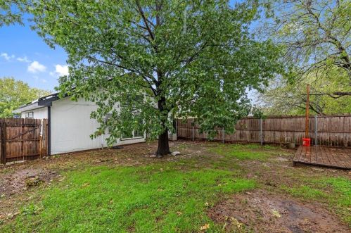 2521 Whitehurst Dr, Fort Worth TX  exterior