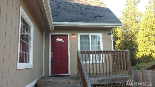 6540 Prospect St, Suquamish, WA 98392-9702