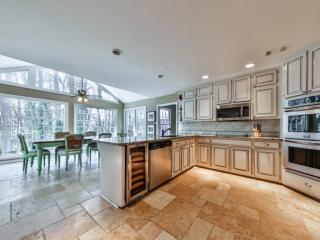 1781 Chadds Lake Dr, Marietta, GA 30068-1609