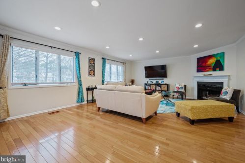 22 Exeter Ct, Princeton NJ  08540-7048 exterior