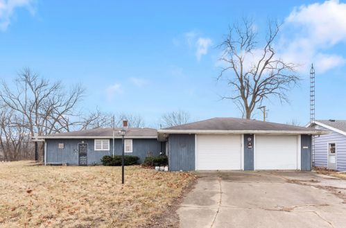4442 2000s Rd, Kankakee, IL 60901-7526